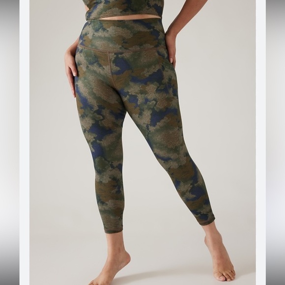 Athleta Pants - ATHLETA SALUTATION STASH HIGH RISE 7/8 LEGGING Topiary Abstract Olive